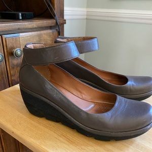 Clark’s Clarene Tide Khaki leather wedge heel